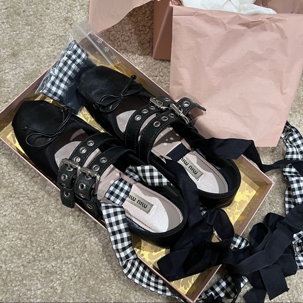 Miu Miu black leather ballerinas with belts Size 37